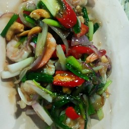 กุ้งผัดเม็ดมะม่วงหิมพาน