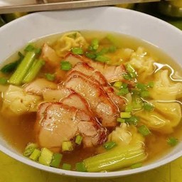 เกี๊ยวหมูแดง