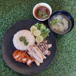 ข้าวมันไก่ต้ม+ไก่ทอด+เครื่องใน