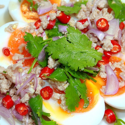 ยำไข่ต้ม