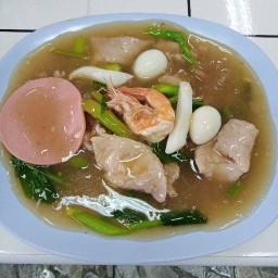 ราดหน้าร้านมณฑนาโภชน์อาหารตามสั่ง