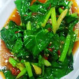 ข้าวคะน้าไฟแดง