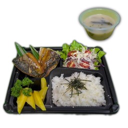 [อร่อยซ่ากับโค้ก] ชุดข้าวปลาซาบะย่างซีอิ๊ว +  โค้ก ออริจินัล (ขวด)