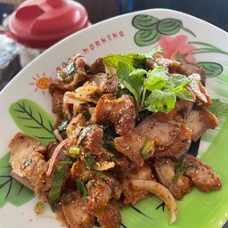 ลาบหมูกรอบ