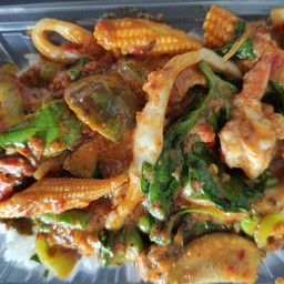 ข้าวราดผัดพริกแกง