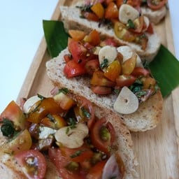 บูเช็ตต้ามะเขือเทศ (Bruschetta Tomato)