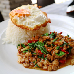 ข้าวผัดกะเพรา