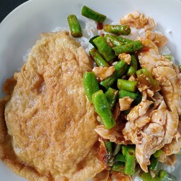 ผัดพริกแกงไก่ไข่เจียว