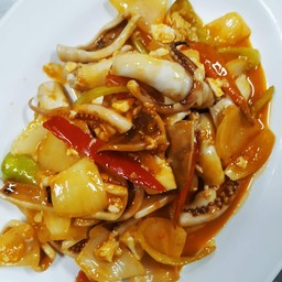 ข้าวปลาหมึกผัดไข่เค็ม