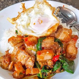 ข้าวกระเพราหมูกรอบ