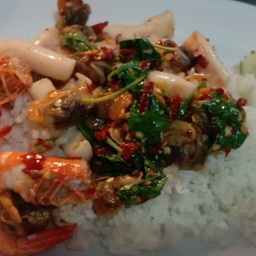 กระเพราพริกแห้งเผ็ชร้องขอชีวิต