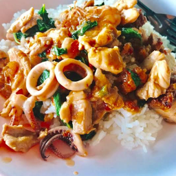 กะเพรารวมมิตร (กับข้าว)