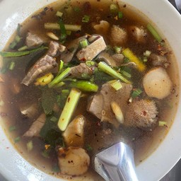 ต้มแซ่บเครื่องในเนื้อ