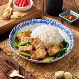 ข้าวหน้า คะน้าหมูกรอบ