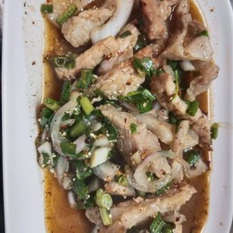 น้ำตกนมหมู