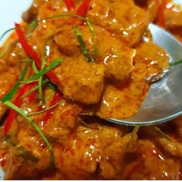 ข้าวพะแนงเนื้อสไลด์