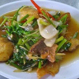 ข้าวผัดขึ้นฉ่าย