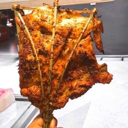 ไก่ย่างหนึ่งตัว