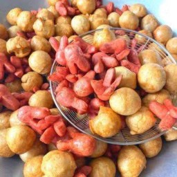 เจ๊ไก่ ไก่ทอด & ลูกชิ้นปลาระเบิด พลอยพีท