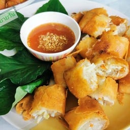 แหนมคลุก ปอเปี๊ยะ ครัวยายวัน เจ้าเปิดท้าย มข. โนนม่วง