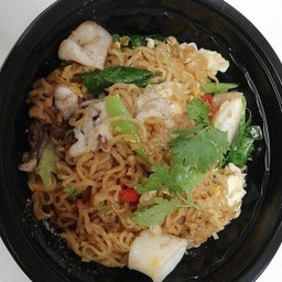 ผัดซีิอิ๊วเส้นบะหมี่รวมมิตร