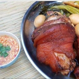 ข้าวขาหมูกิ่งเพชร