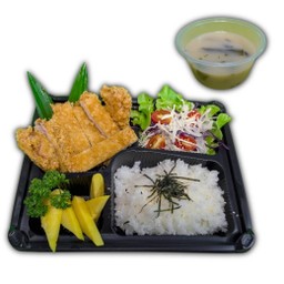 [อร่อยซ่ากับโค้ก] ชุดข้าวหมูทอดทงคัตสึ +  โค้ก ออริจินัล (ขวด)