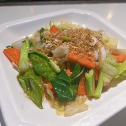 ผัดผักสามสหาย กะหล่ำ คะน้า แครอท