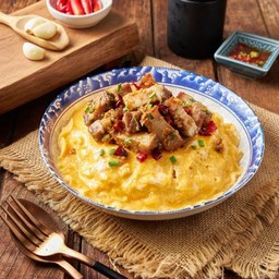 ข้าวหน้า ไข่ข้น หมูกรอบคั่วพริกเกลือหิมาลายัน