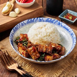 ข้าวหมูกรอบกะเพราคั่วพริกแห้ง