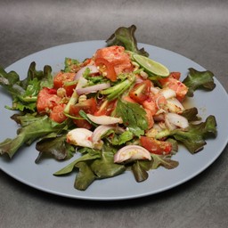 ยำแซลมอนสด Spicy Salmon Salad