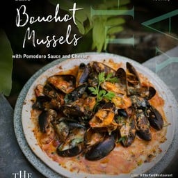 Baked Mussels with Pomodoro Sauce