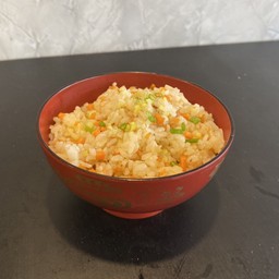 ข้าวผัดกระเทียม Garlic Fried Rice