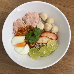 ก๋วยเตี๋ยวต้มยำหมูจุกไข่ออนเซ็น