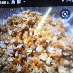 ข้าว  ไก่กระเทียม  + ไข่เจียวผักรวม
