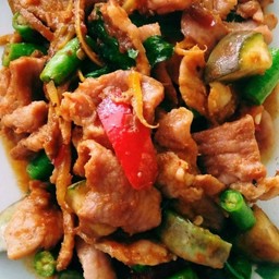 พริกแกงหมูหน่อไม้ดอง