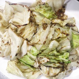 ข้าวกะหล่ำปลีทอดน้ำปลา