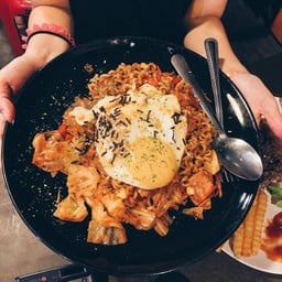 มาม่าผัดเกาหลีไข่เยิ้ม