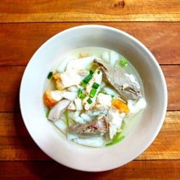 ก๊วยจั๊บน้ำใส