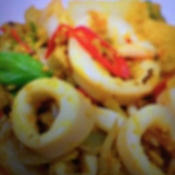 ข้าว+ผัดผงกะรี่ปลาหมึก