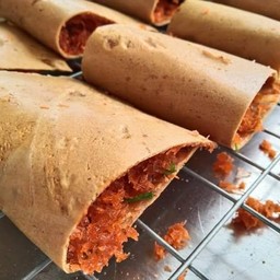 ขนมเบื้องใส่ไข่   ไส้เค็ม. 7ชิ้น.