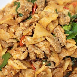 ผัดพริกแกงไก่หน่อไม้ดอง