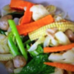 ข้าว+ผัดผักรวมคอหมูย่าง