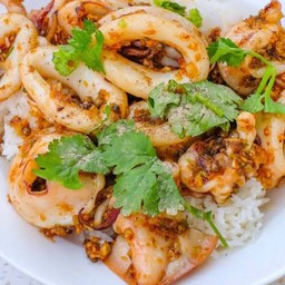 ข้าวปลาหมึก กระเทียม