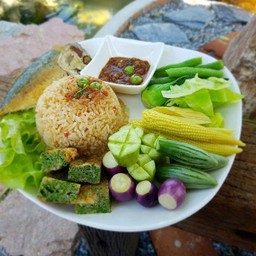 ข้าวคลุกน้ำพริกกะปิปลาทู