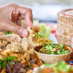 ชุดน้ำพริกหนุ่ม+แคบหมู+ผัก