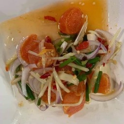 ยำไข่แดง