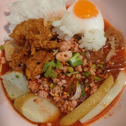 ก๋วยเตี๋ยวหมูต้มยำน้ำข้น+ไข่ตาหวาน