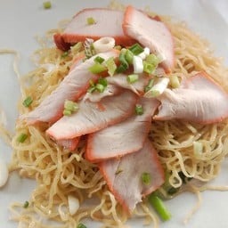 นายหมี่เกี๊ยว ข้าวหมูแดงหมูกรอบ