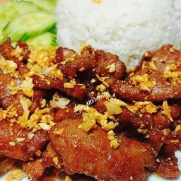หมูกระเทียมราดข้าว